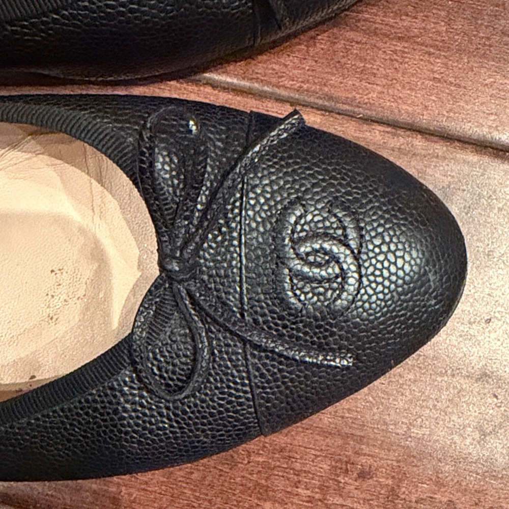 CHANEL Black Textured Leather Flats - Picture 7 of 7
